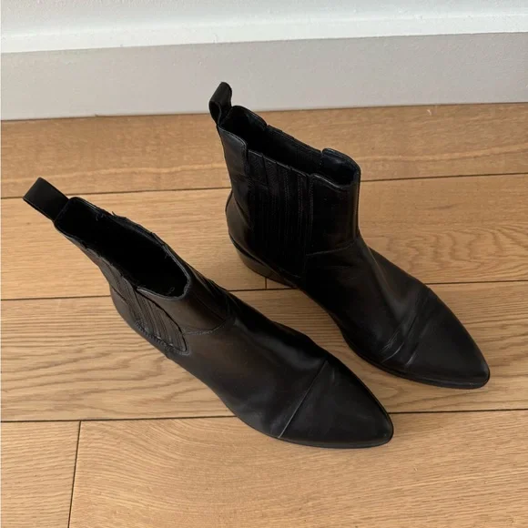 Vagabond Black Ankle Booties Sleek Design - Picture 3 of 4